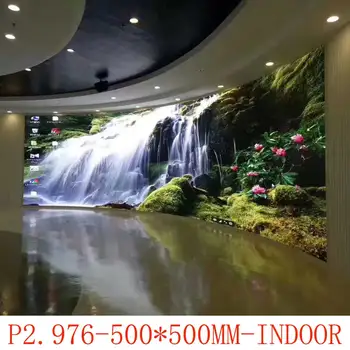 Крытый выставочный зал P2.976 Кабинет 500 мм x 500 мм Дугообразный жесткий соединительный тонкий Легкий рекламный светодиодный дисплей для проката